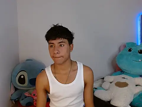 Snapshot of Sebas_Ross04 chatting on February 27, 2026, 11:05 pm Sebas Ross04 online show from February 27, 2026, 11:05 pm