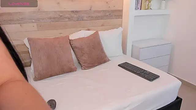 orihime bunny online show from December 18, 2025, 12:33 pm