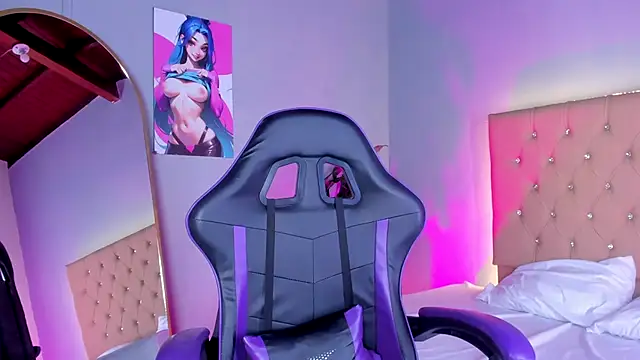 EmmaLawrence  online show from December 14, 2025, 7:40 pm