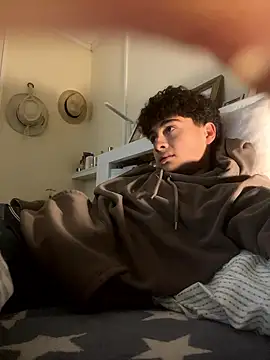 hungspanishtwink online show from January 17, 2026, 9:18 pm