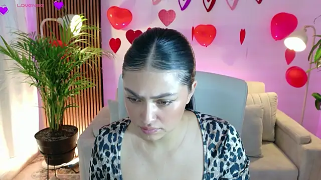 Snapshot of victoria___moon chatting on February 17, 2026, 1:29 pm victoria moon online show from February 17, 2026, 1:29 pm