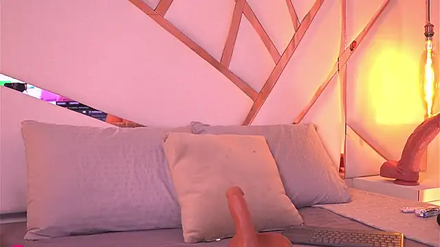 Sophie-velvet online show from June 5, 2026, 8:03 pm