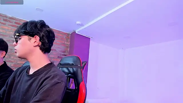 HotThreesoome online show from March 27, 2026, 12:16 pm