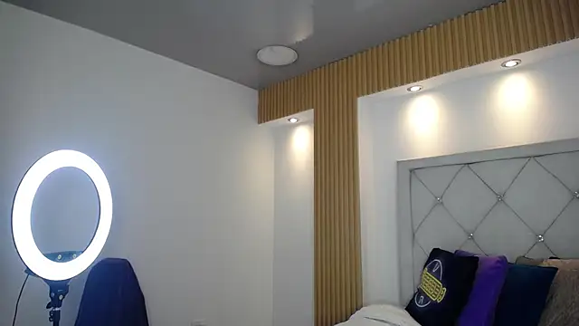 Kat Cute online show from April 18, 2026, 4:05 am