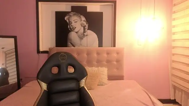 Sara valderrama  online show from March 30, 2026, 1:01 pm