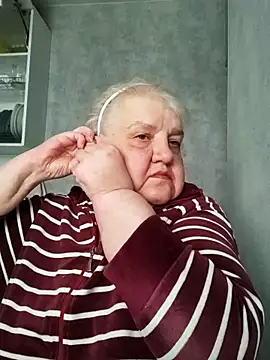 HapinessLovee online show from April 11, 2026, 8:18 am