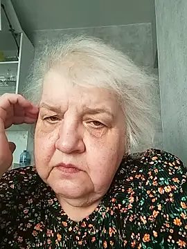 HapinessLovee online show from April 14, 2026, 6:41 am