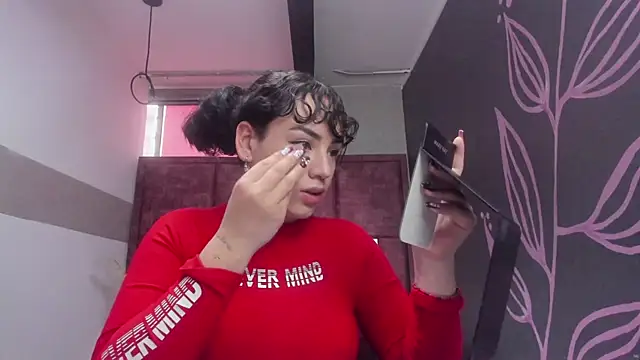 Kiara Fox   online show from April 8, 2026, 9:37 pm