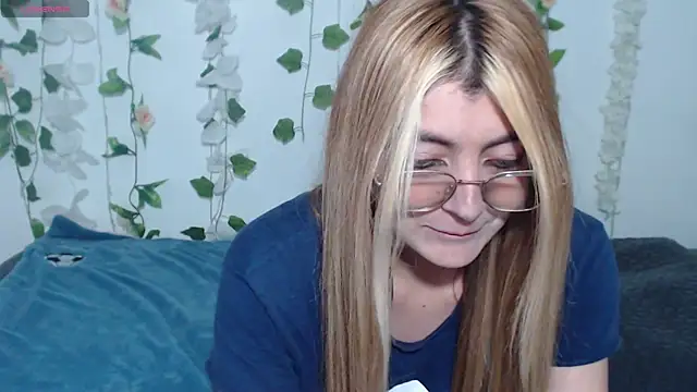 pal0mita online show from December 15, 2025, 5:06 pm