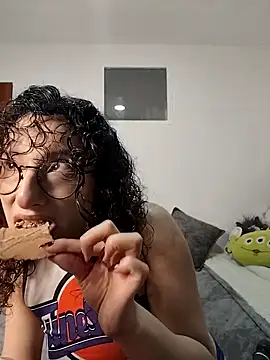 Snapshot of little__ammy chatting on February 5, 2026, 2:16 am little ammy online show from February 5, 2026, 2:16 am