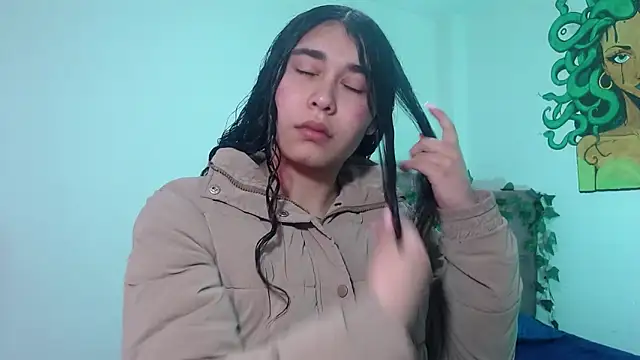 naomybenedetti online show from December 22, 2025, 1:19 pm