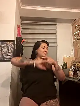 Magenta Moon online show from March 18, 2026, 11:30 pm