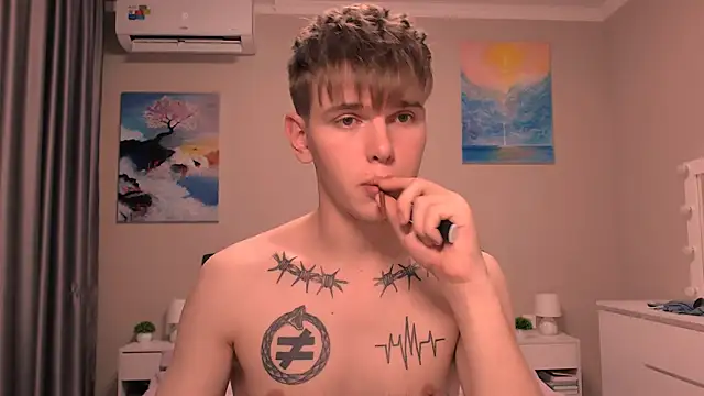 Snapshot of Fredd_Xanders chatting on December 13, 2025, 8:14 pm Fredd Xanders online show from December 13, 2025, 8:14 pm