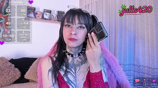 Julls420  online show from May 12, 2026, 3:25 am
