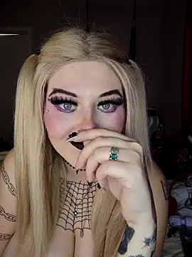 SpiderRose online show from December 15, 2025, 6:01 pm