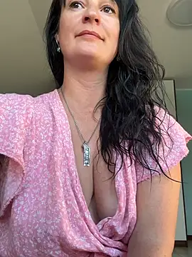 CherryCherry03 online show from June 7, 2026, 1:37 pm