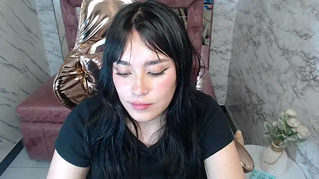 Laksmy v online show from December 21, 2025, 1:02 am