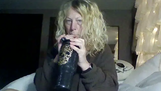 Outdoorchicjj online show from February 24, 2026, 12:14 pm