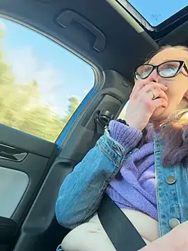 Snapshot of blondebombshell4343 chatting on December 5, 2025, 5:53 pm blondebombshell4343 online show from December 5, 2025, 5:53 pm