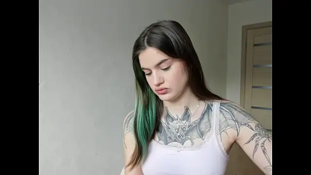 NikkieKitty online show from April 24, 2026, 2:52 pm