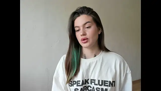 NikkieKitty online show from April 30, 2026, 12:44 pm