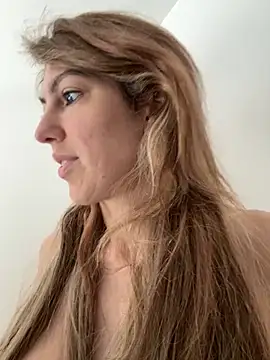 Snapshot of CelestialRuby chatting on November 7, 2025, 3:45 pm CelestialRuby online show from November 7, 2025, 3:45 pm