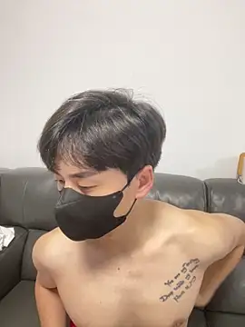 kimze7 online show from December 17, 2025, 4:24 pm