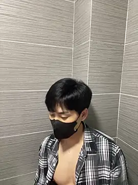 kimze7 online show from April 2, 2026, 2:47 pm