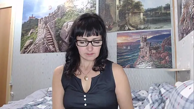 Eila Morigan online show from December 15, 2025, 11:36 am