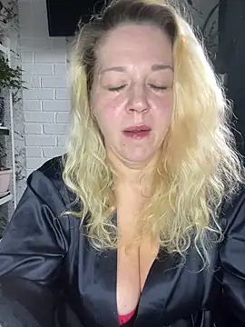 JenniferCarmen online show from April 8, 2026, 2:33 am