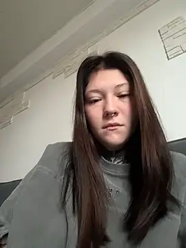 FionaMurr online show from April 14, 2026, 12:05 am