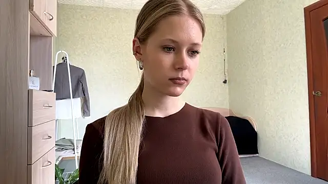 ZaidaSchwarten online show from March 19, 2026, 11:36 am