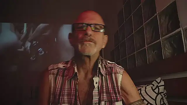 4skinlvrI online show from January 17, 2026, 11:41 pm