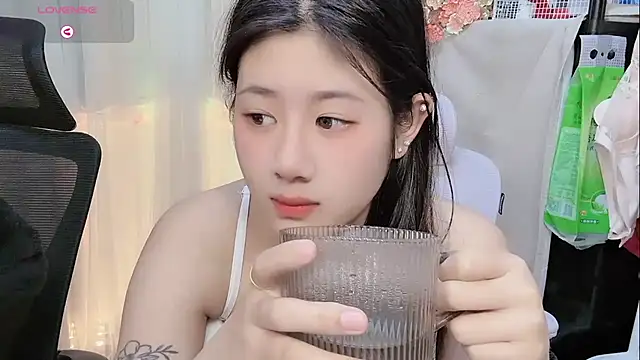 Yvonne-07 online show from January 12, 2026, 8:14 pm