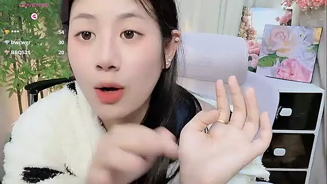 Yvonne-07 online show from January 13, 2026, 8:19 am