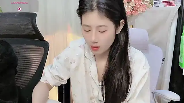 Yvonne-07 online show from January 13, 2026, 9:09 pm