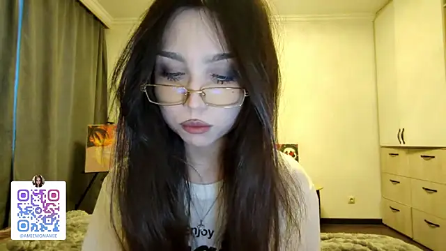 Qwami Amie online show from January 12, 2026, 4:50 am