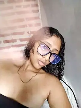 SweetEmxxx online show from February 7, 2026, 8:23 pm