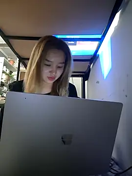 SherrylShaw online show from December 22, 2025, 5:21 pm