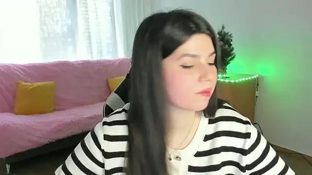 KisaModel online show from February 1, 2026, 8:13 am