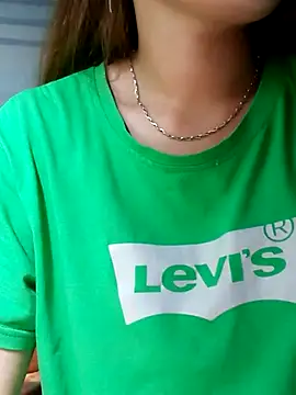 yana-zz online show from April 16, 2026, 3:35 pm