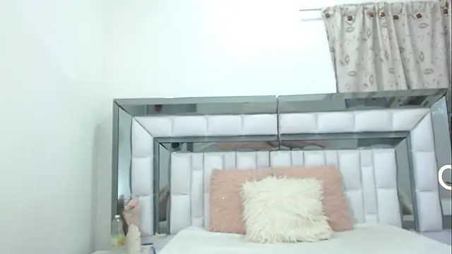 rebecagoldene online show from December 23, 2025, 9:18 am