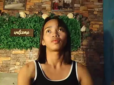 LaurenePh2 online show from December 21, 2025, 9:22 pm