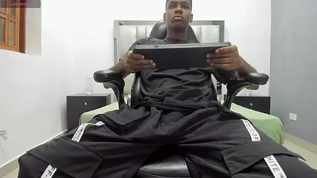 Snapshot of khris__evans chatting on April 24, 2026, 11:01 am khris evans online show from April 24, 2026, 11:01 am