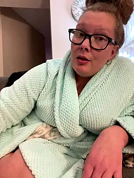 kissmyarch online show from December 21, 2025, 11:56 pm