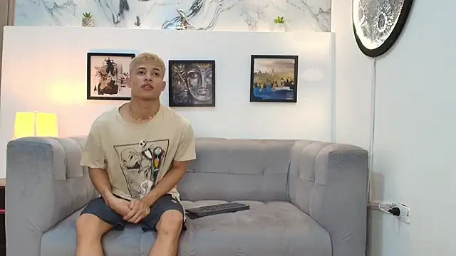 YOUNG GUYS1 online show from December 22, 2025, 1:02 am