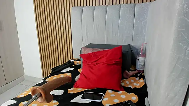 TiifanyGrey online show from January 7, 2026, 2:25 am