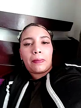 liliymike19 online show from February 14, 2026, 7:32 pm