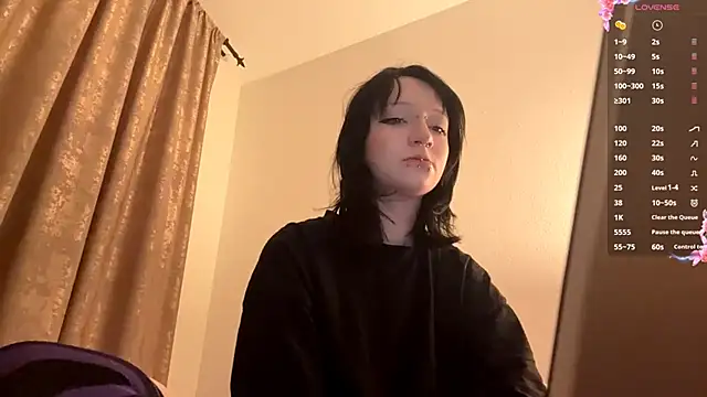 Snapshot of Shine_Luna chatting on January 10, 2026, 8:21 pm Shine Luna online show from January 10, 2026, 8:21 pm