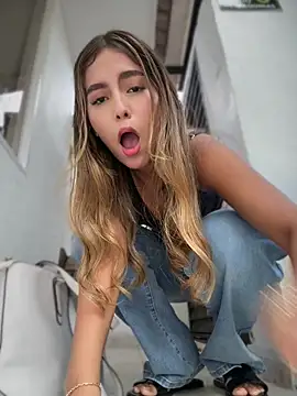 Valeria-escobar online show from May 24, 2026, 12:32 pm